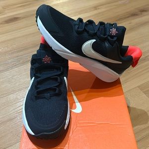 Boys NWT Nike shoes size 1